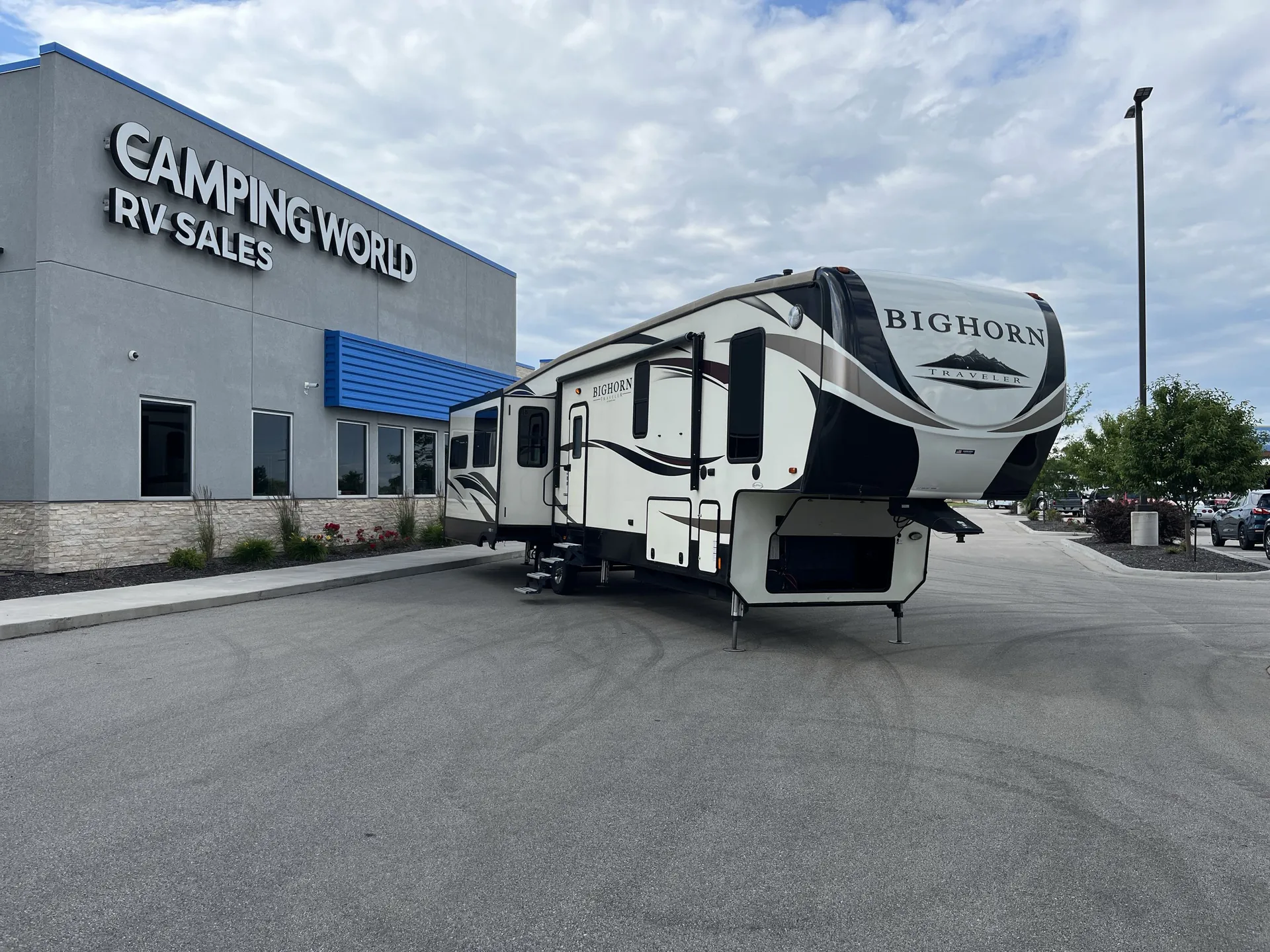 2017 Heartland Bighorn Traveler 39MB - Photo 2
