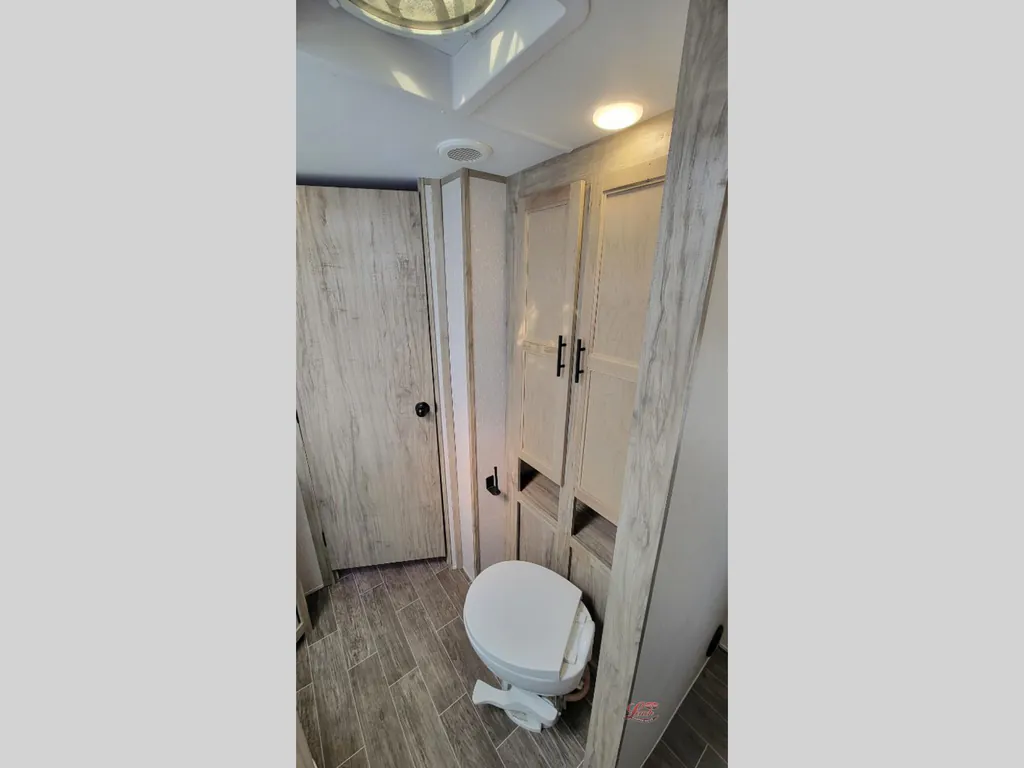 2022 Forest River Cherokee Alpha Wolf 33BH-L, Photos photo 23