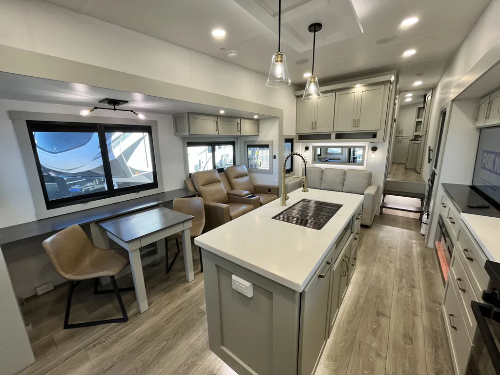 2025 Brinkley Model Z 3400, Photos photo 4