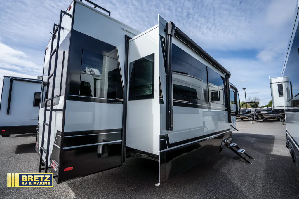 2026 Brinkley Model Z 3600, Photos photo 5
