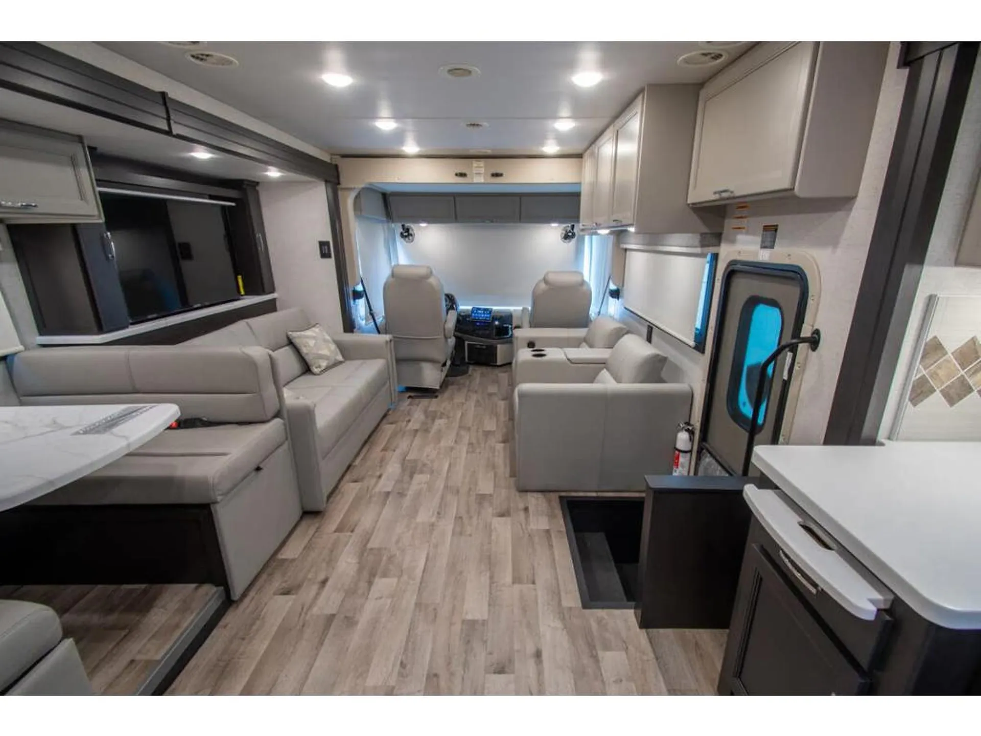 2026 Thor Motor Coach Palazzo GT 37.4 - Photo 3