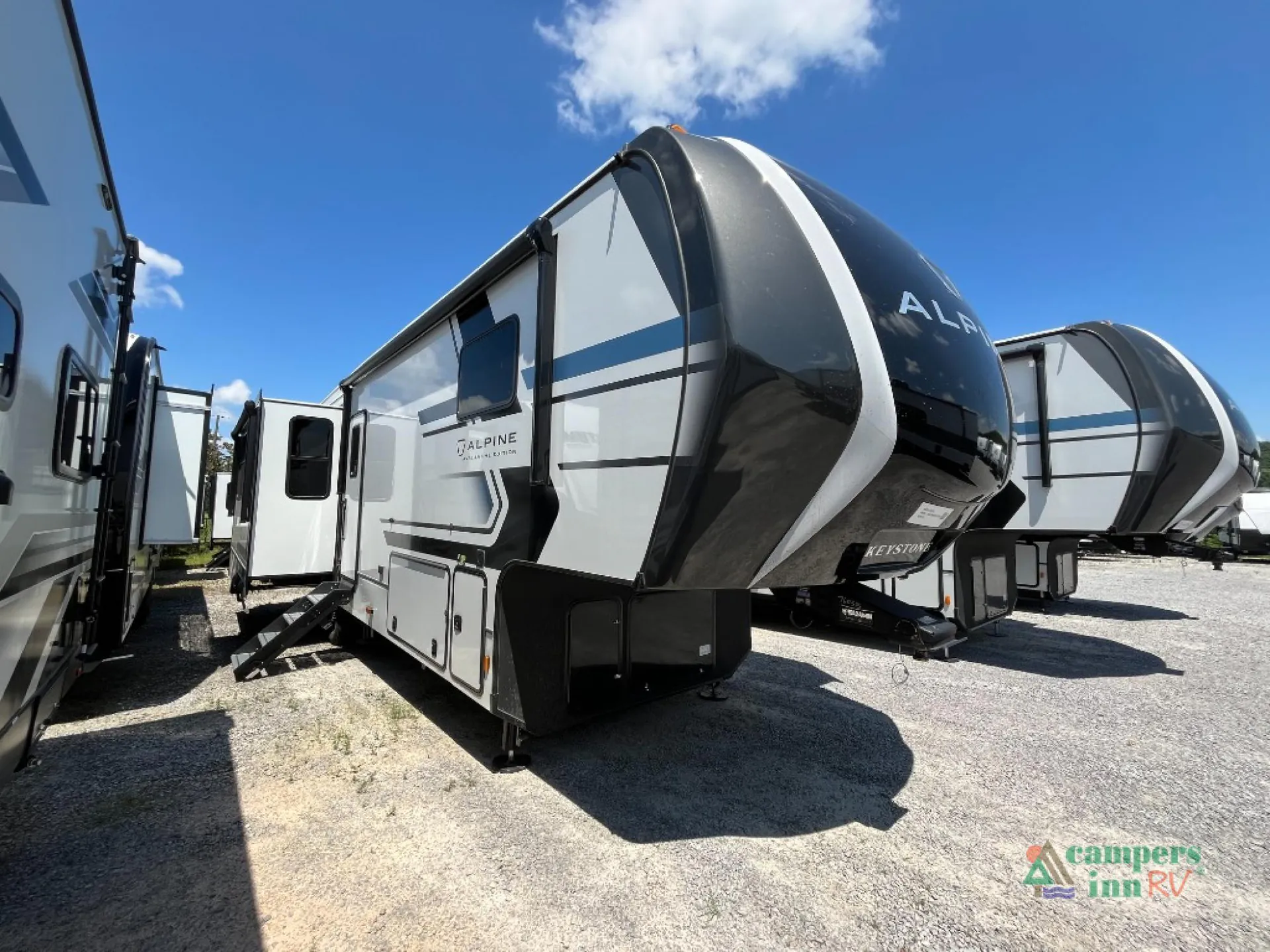 2026 Keystone Avalanche 321RL - Photo 2