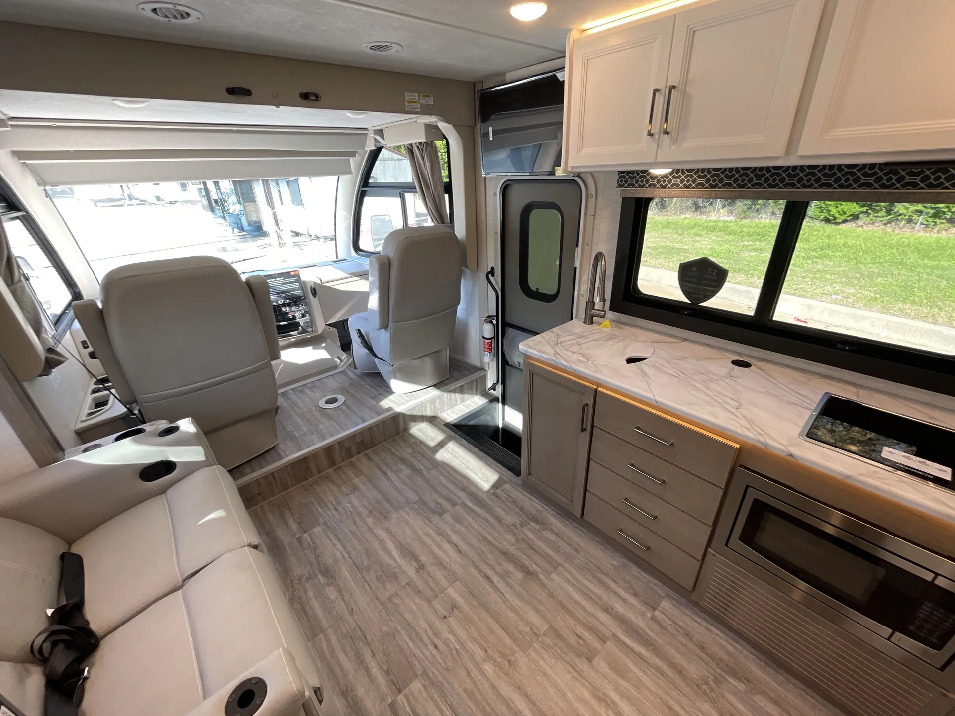 2026 Thor Motor Coach Freedom Traveler A26 - Photo 4