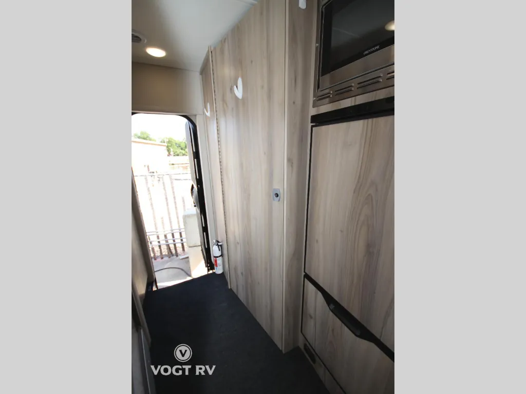 2024 Chinook RV Summit DS, Photos photo 11