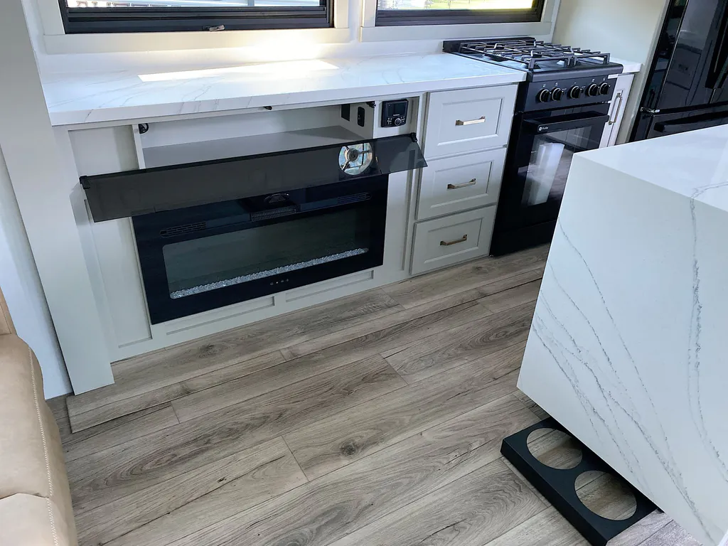 2026 Brinkley Model G 4170, Photos photo 16