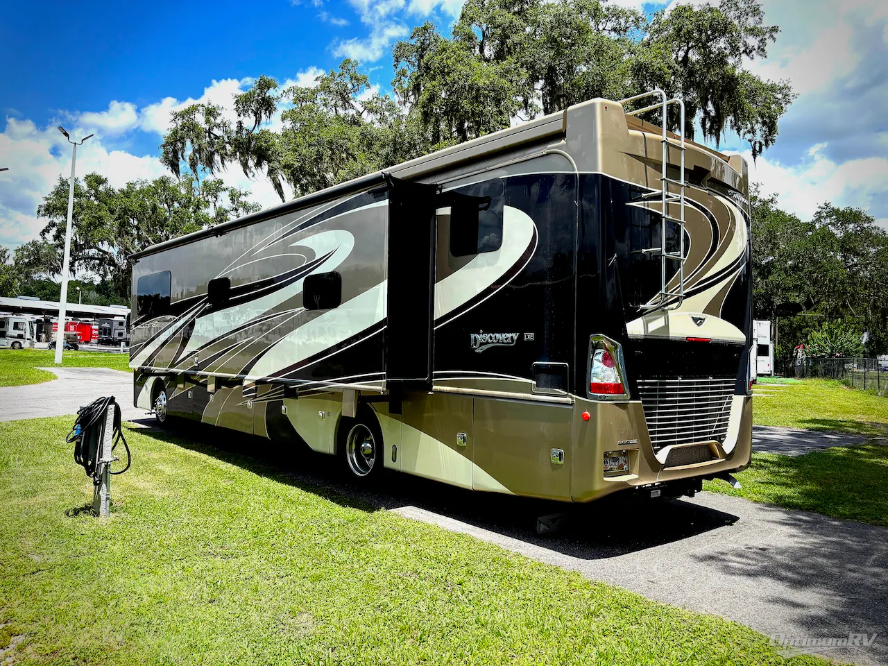 2018 Fleetwood Discovery LXE 40D - Photo 4