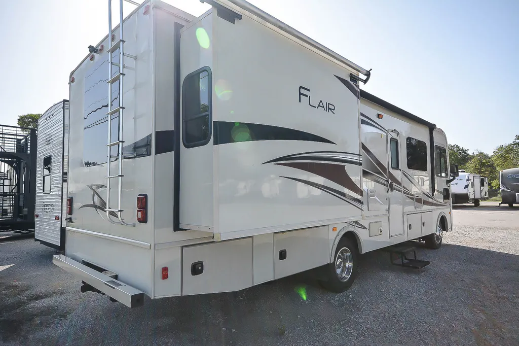2017 Fleetwood Flair 30P, Photos photo 4