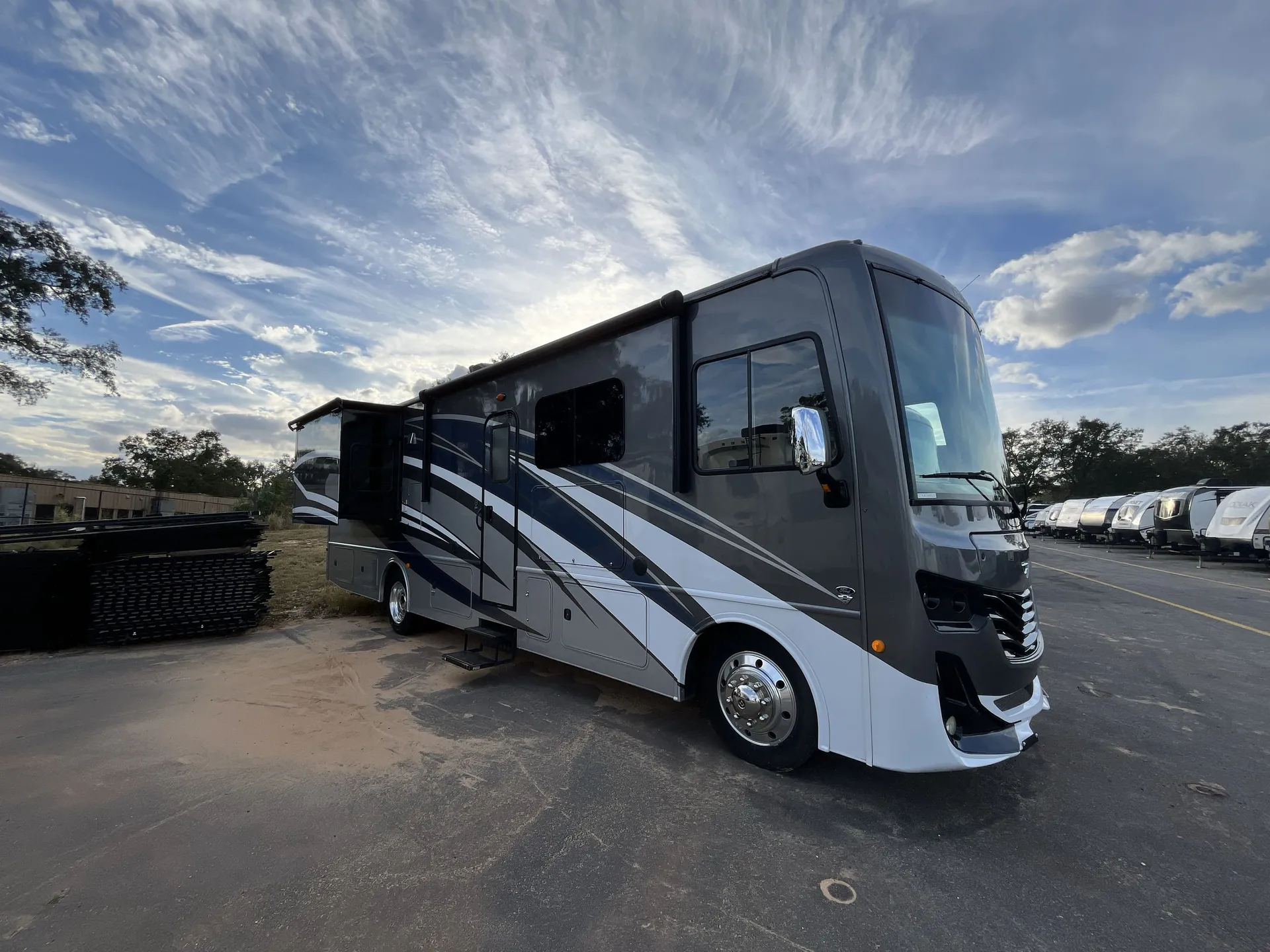 2022 Fleetwood Fortis 33HB - Photo 2