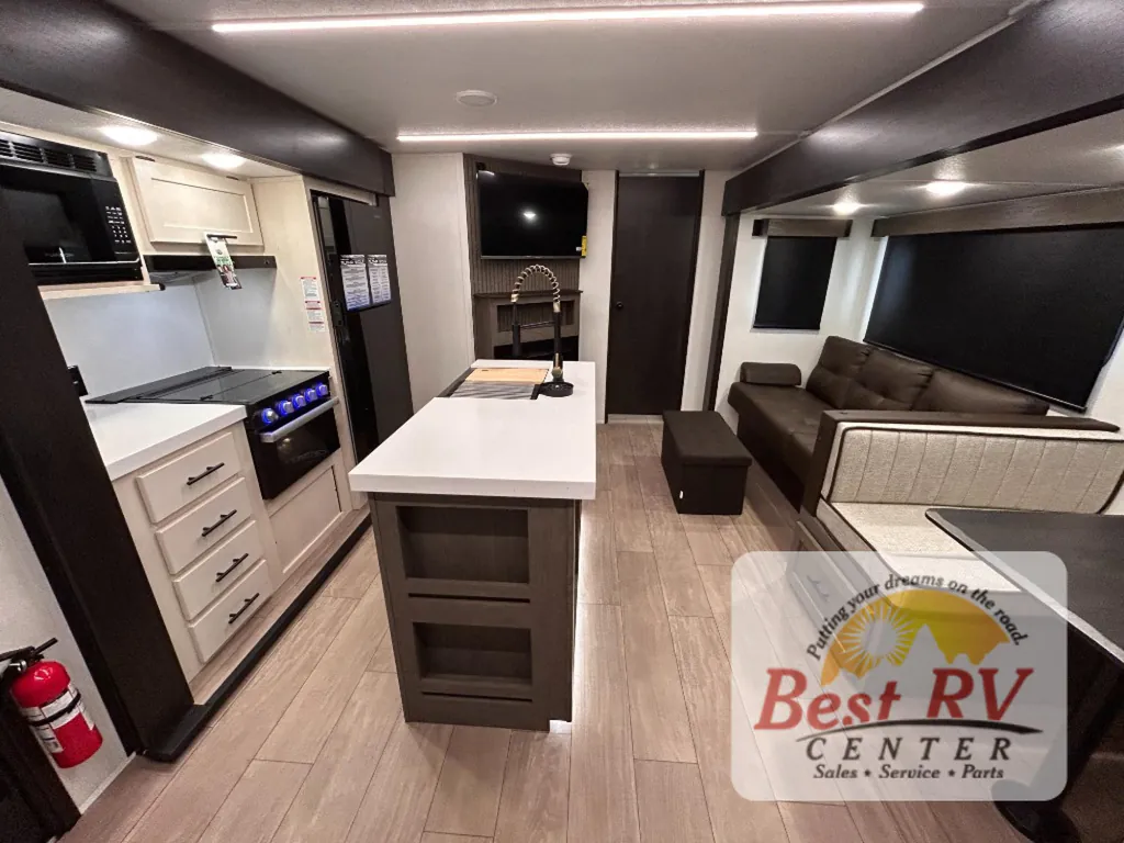 2026 Forest River Cherokee Alpha Wolf 33BH, Photos photo 13
