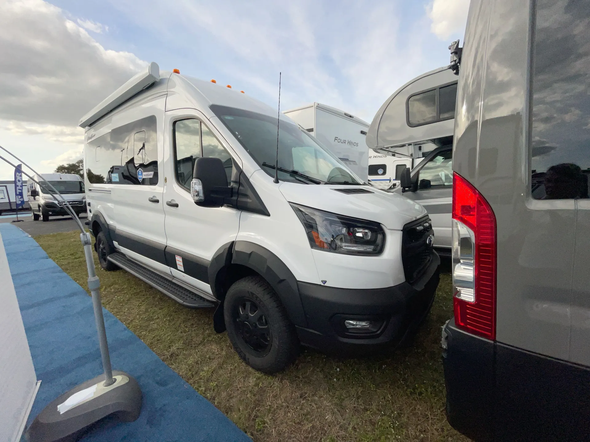 2026 Thor Motor Coach Eddie Bauer 19FA - Photo 2