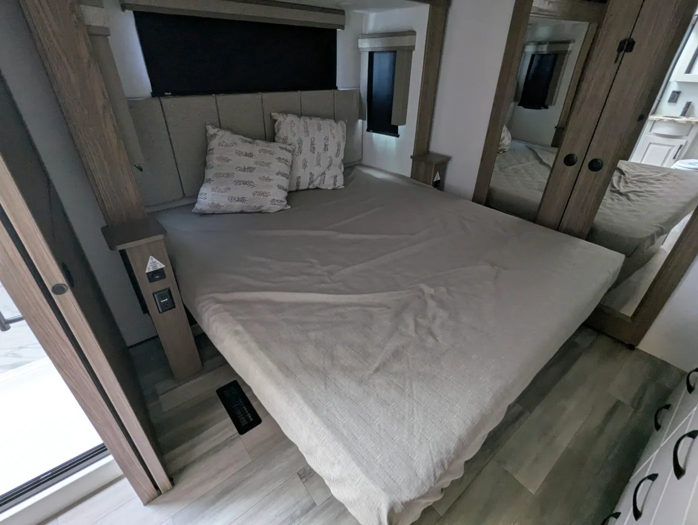 2024 Alliance RV Paradigm 395DS - Photo 3