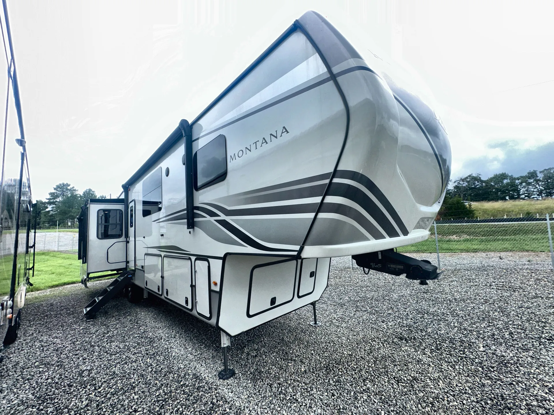 2023 Keystone Montana 3857BR - Photo 2