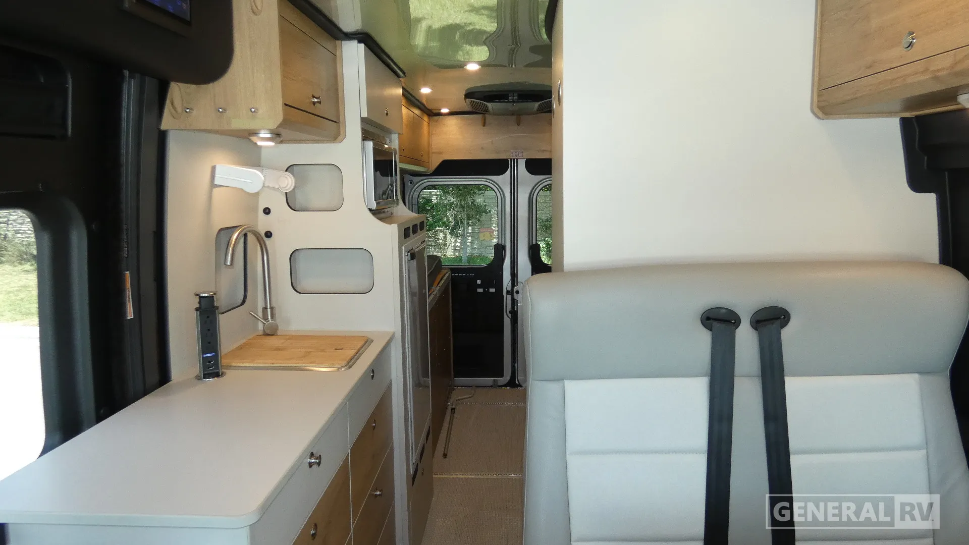 2024 Airstream Rangeline RANGELINE - Photo 3
