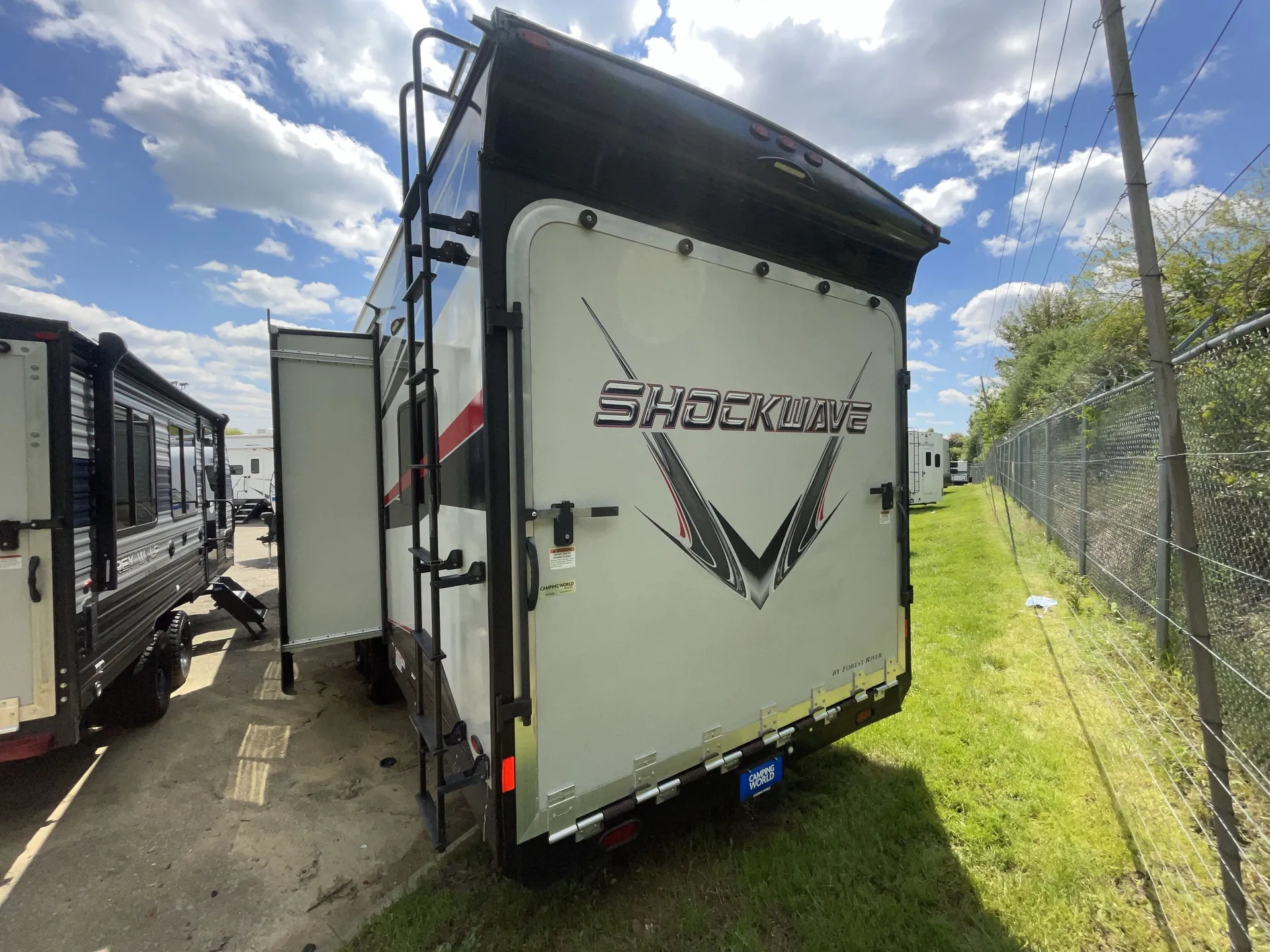 2020 Forest River Shockwave 31KSGDX — backside