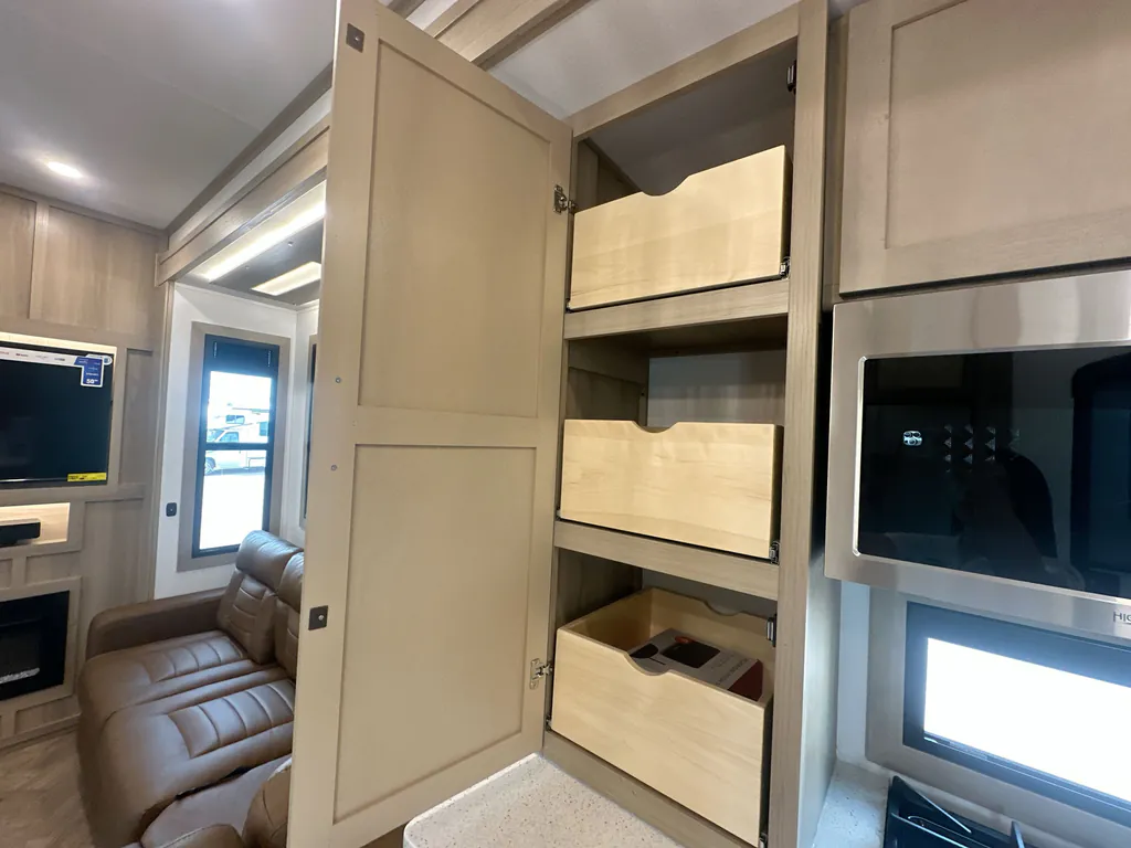 2026 Keystone Raptor 441, Photos photo 11