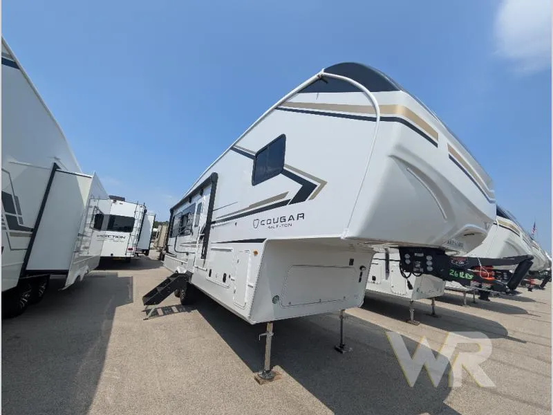 2025 Keystone Cougar Half-Ton 26RES - Photo 2