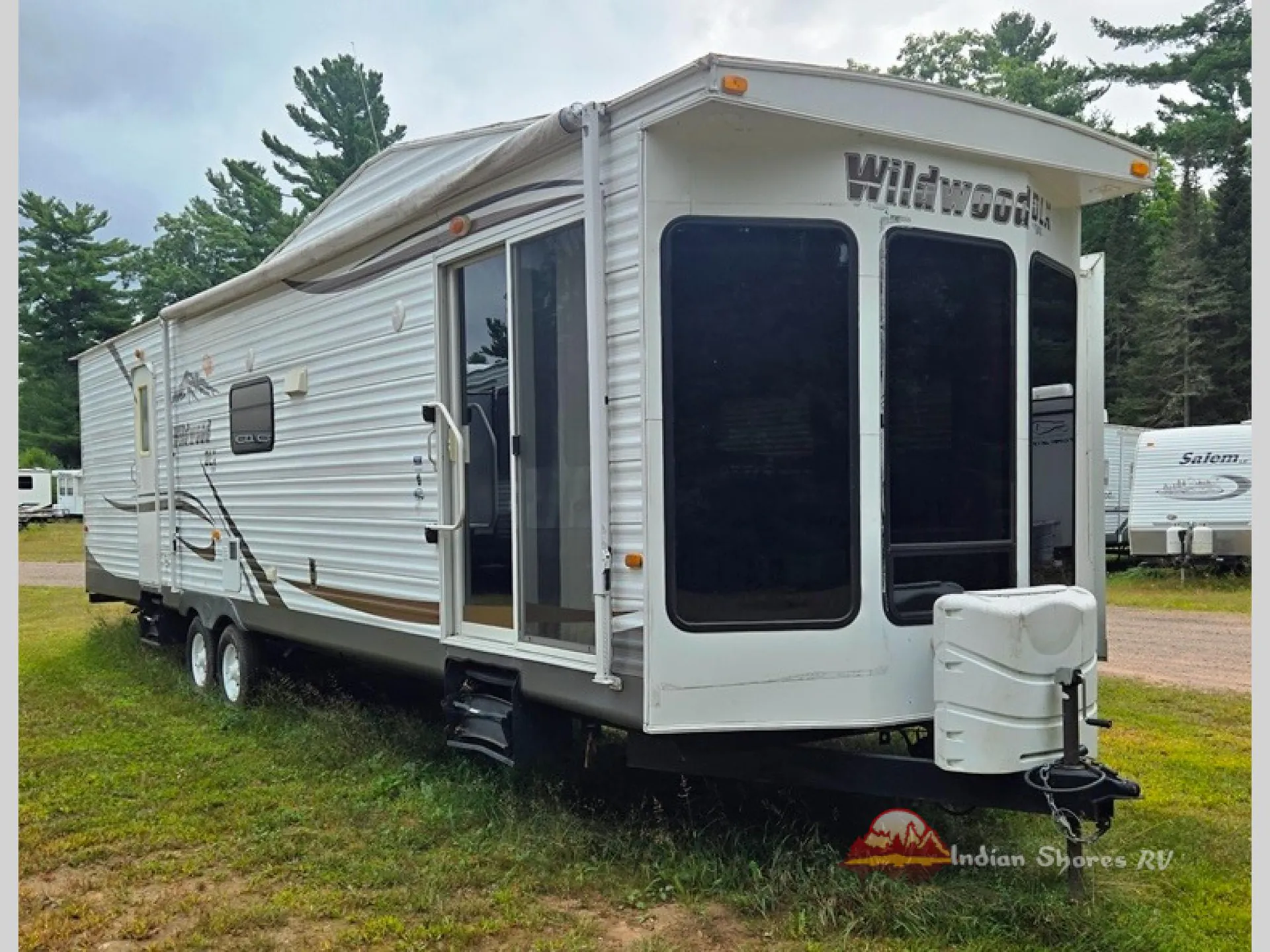 2011 Forest River Wildwood DLX 353FLFB - Photo 2