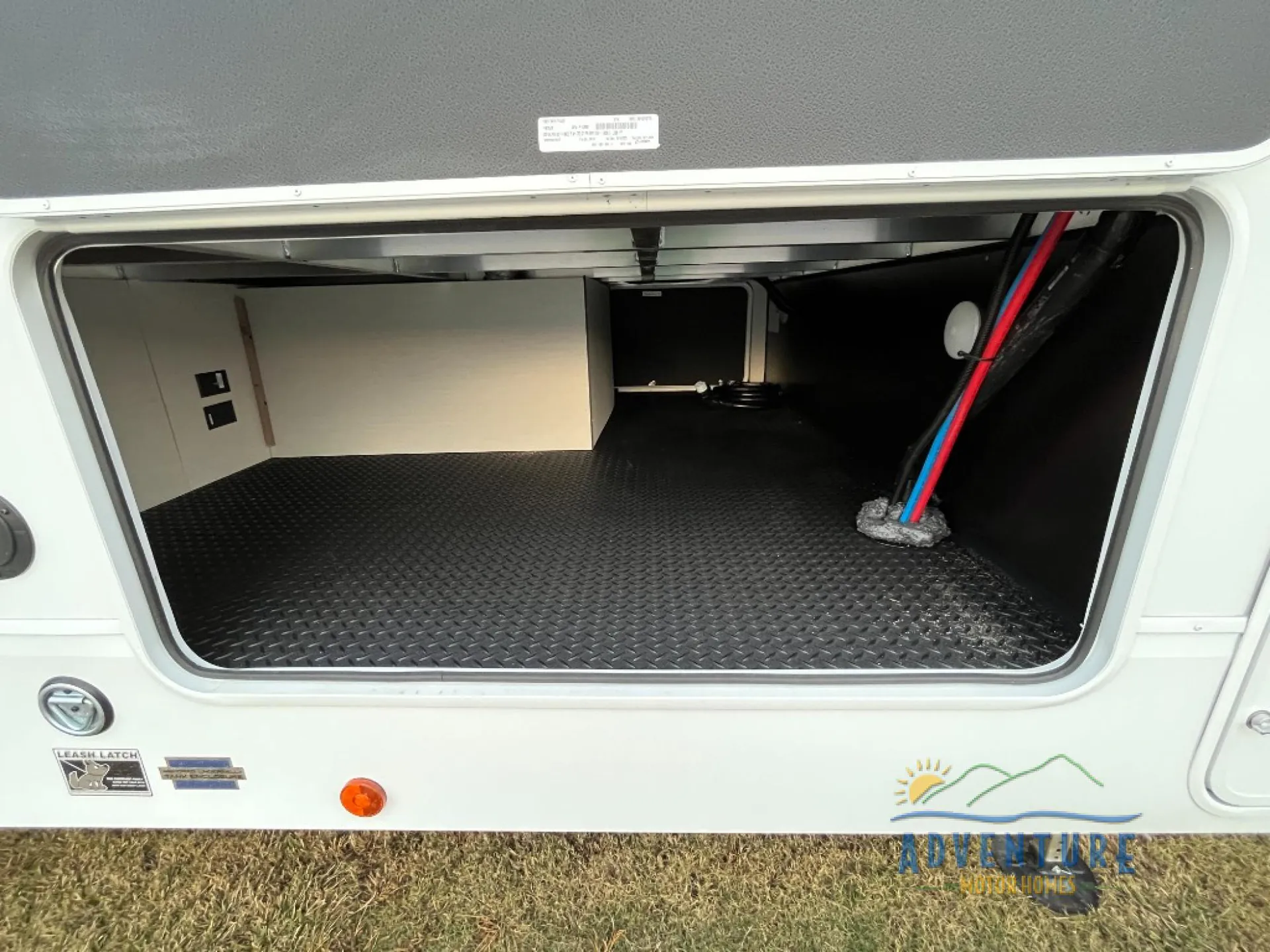 2026 Forest River Cherokee Arctic Wolf 38DST - Photo 4