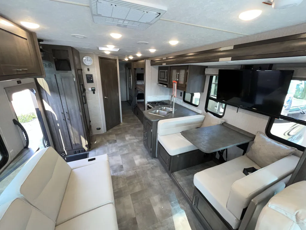 2023 Coachmen Pursuit 31BH, Photos photo 2