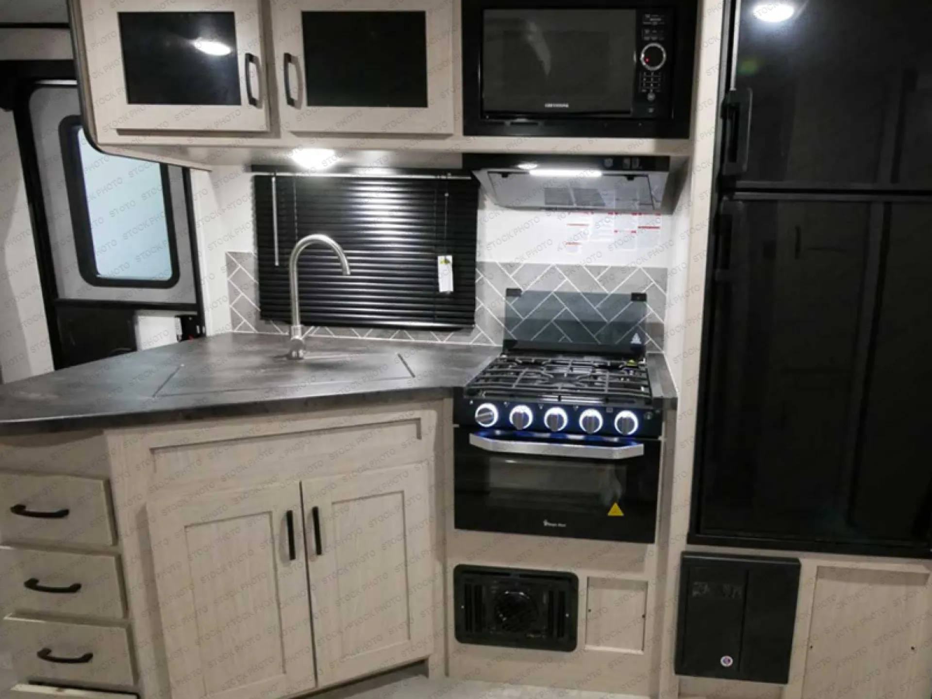 2022 Coachmen Apex Ultra-Lite 215RBK - Photo 4