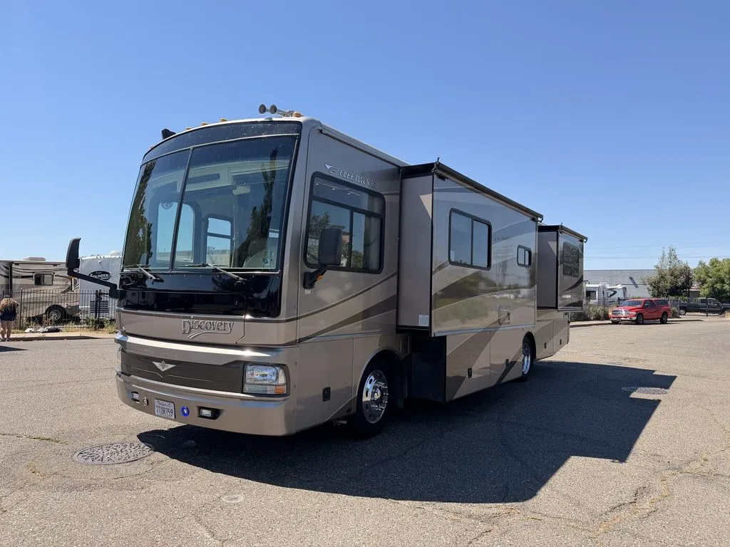 2004 FLEETWOOD DISCOVERY 35M - Main photo
