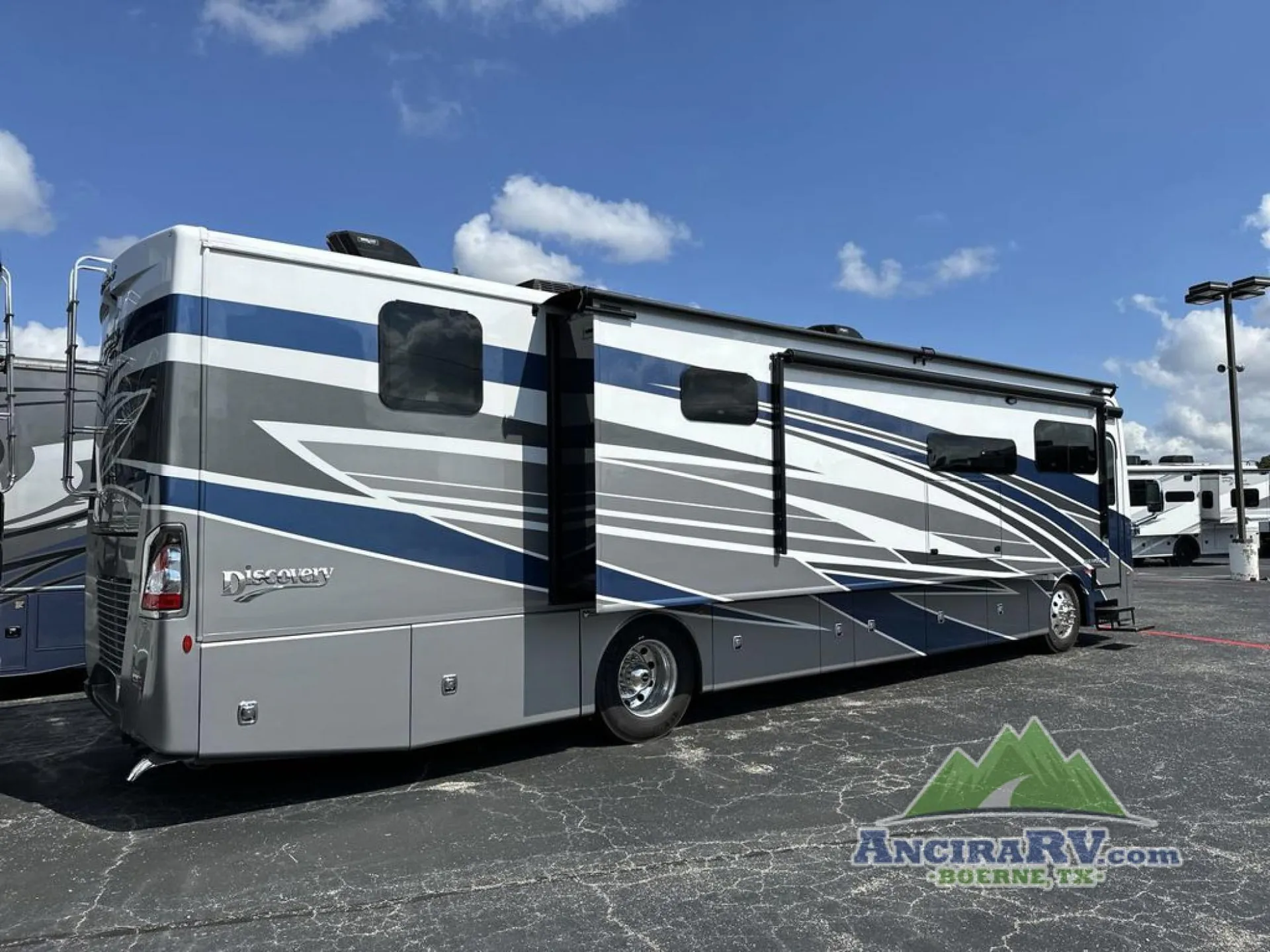 2026 Fleetwood Discovery 38W - Photo 3