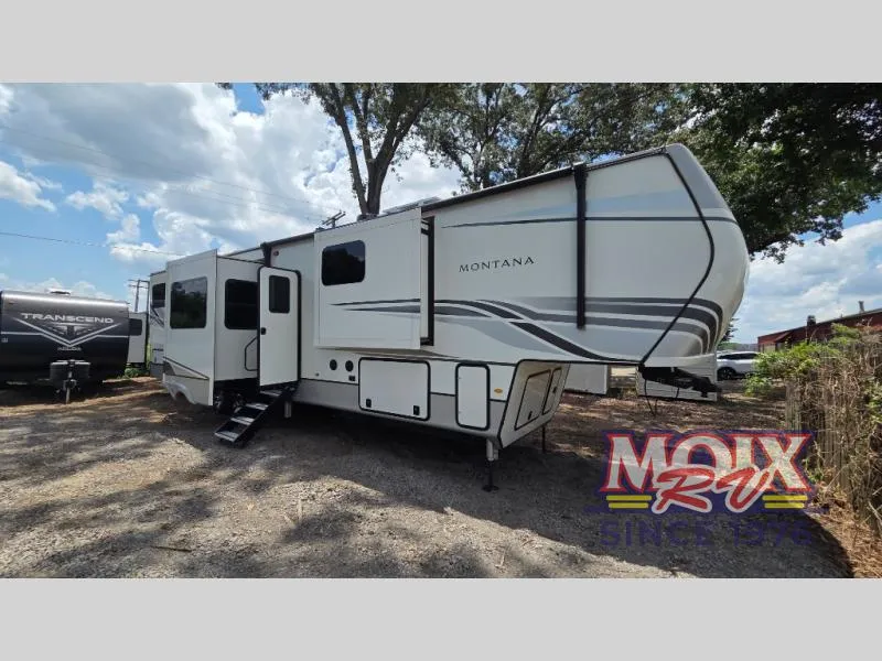 2023 Keystone Montana 3901RK - Photo 2