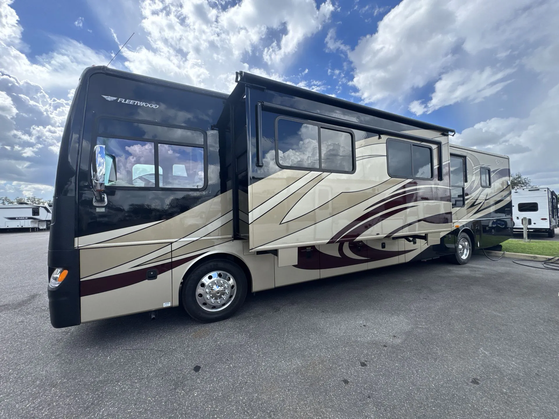 2010 Fleetwood Discovery 40X - Photo 3