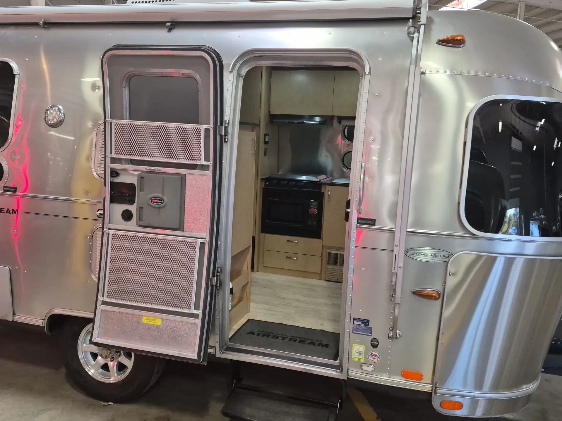 2013 Airstream Flying Cloud 25FB - Photo 4