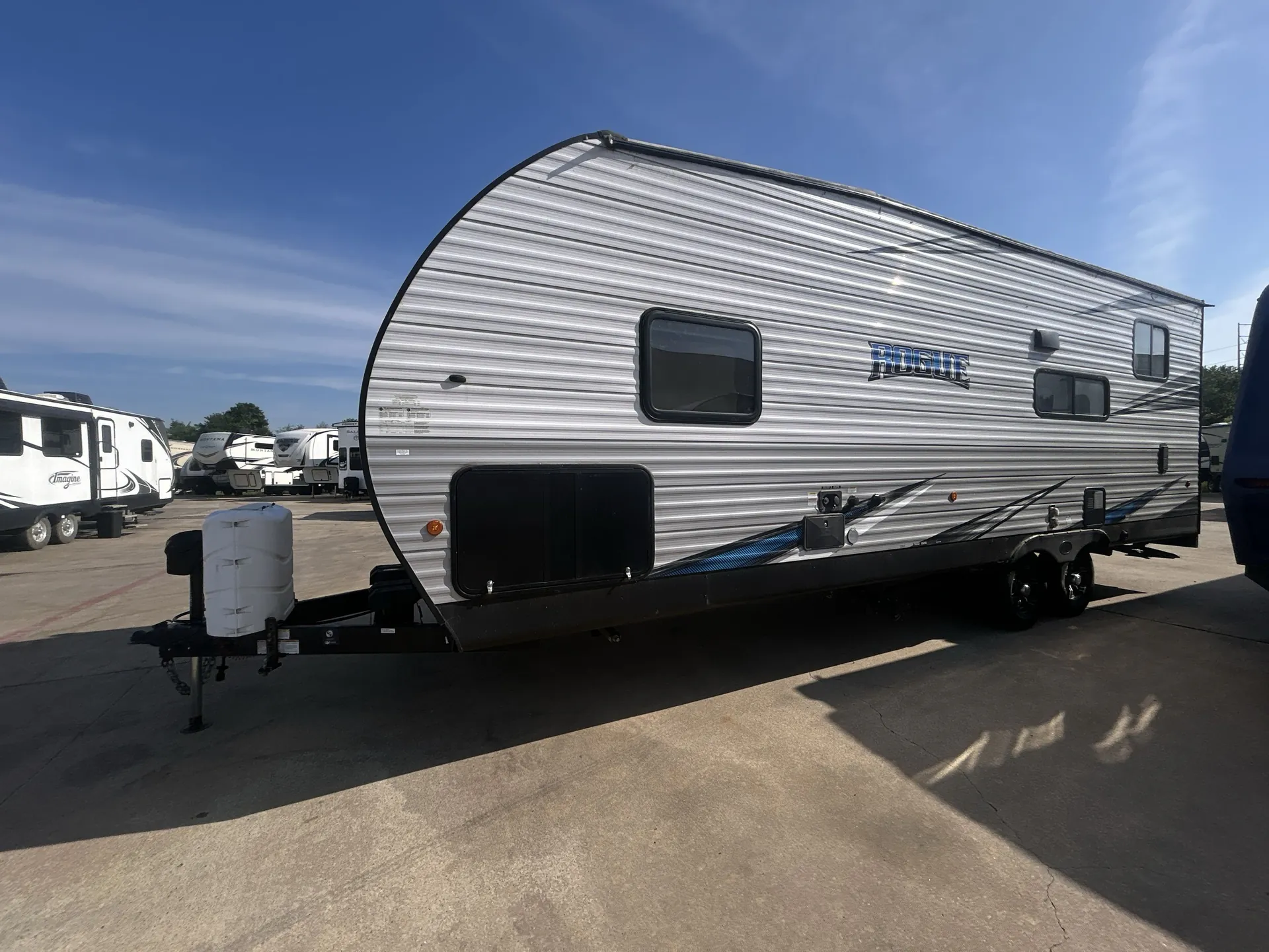 2020 Forest River Vengeance Rogue 25V — campside