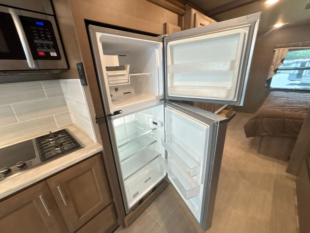 2022 Thor Motor Coach Challenger 35MQ, Photos photo 10