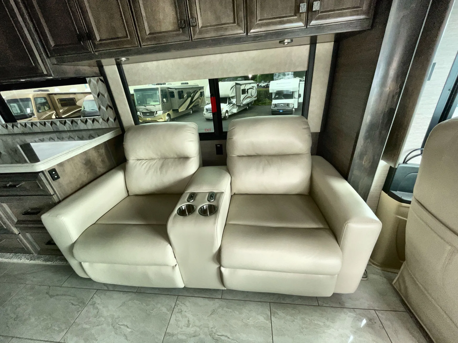 2022 Tiffin Allegro Bus 35 CP — living area main