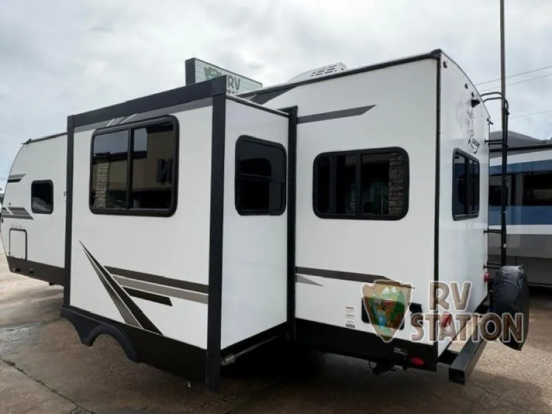 2022 Highland Ridge Range Lite 242RL - Photo 3