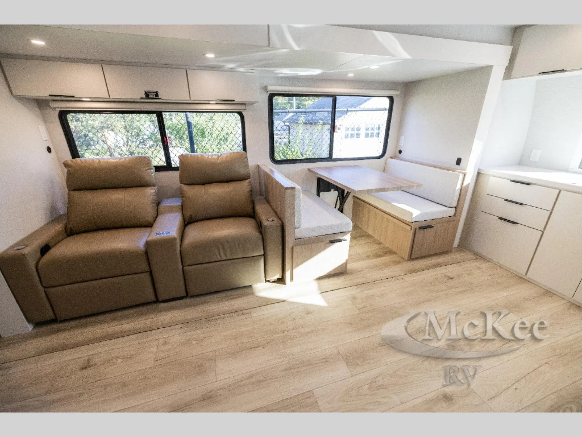 2026 Winnebago Thrive 26FKD - Photo 3