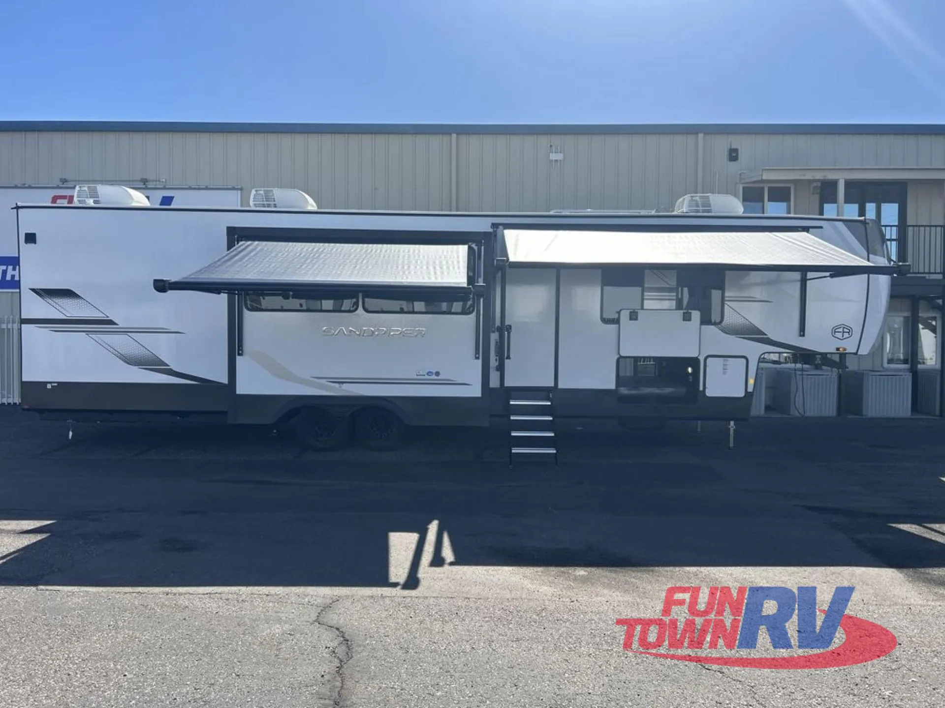 2026 Forest River Sandpiper 4002FB — Photo 5
