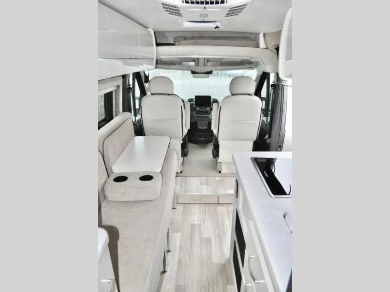 2024 Thor Motor Coach Rize 18M - Photo 3