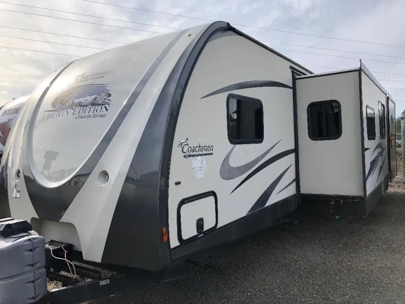 2015 Coachmen Freedom Express Liberty Edition 320 BHDS - Photo 3