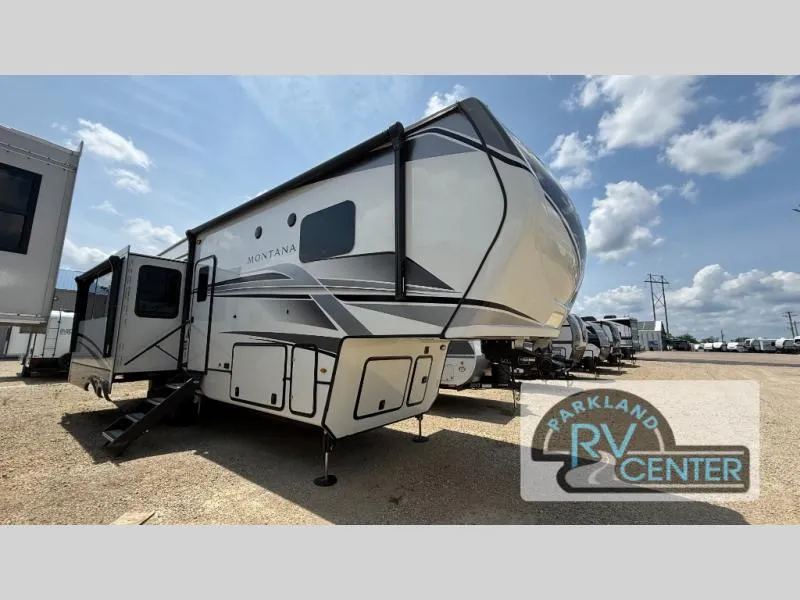 2024 Keystone Montana 3123RL - Photo 2