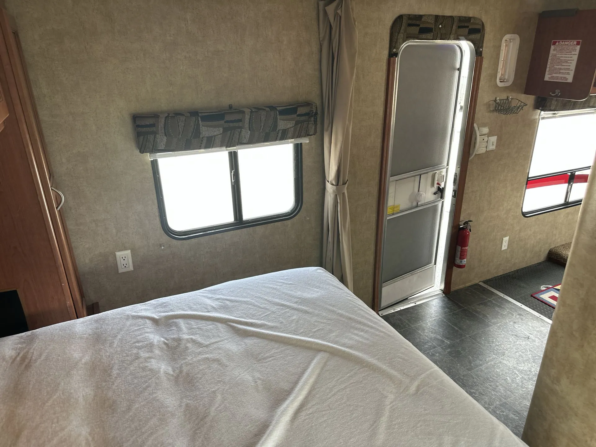 2012 Forest River Cherokee Wolf Pack Sport 27WP - Photo 4