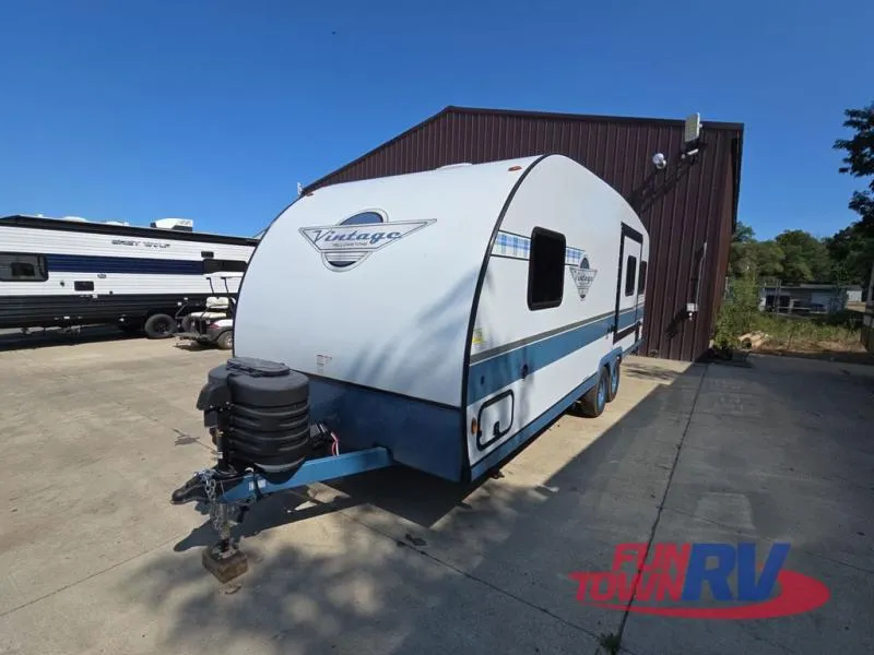 2025 Gulf Stream RV Vintage Yellowstone 23RSS - Main photo