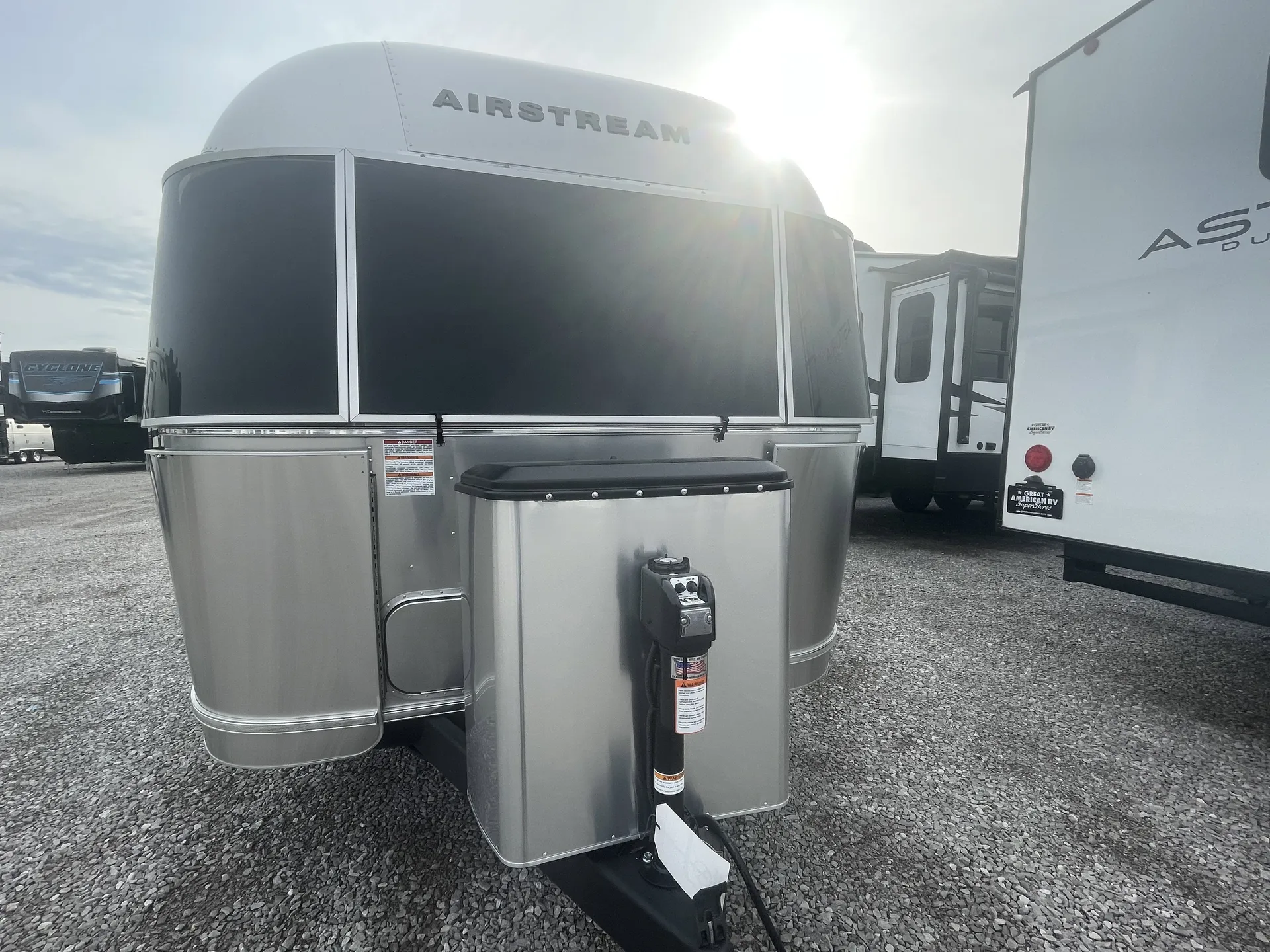 2026 Airstream Flying Cloud 23FB - Photo 3