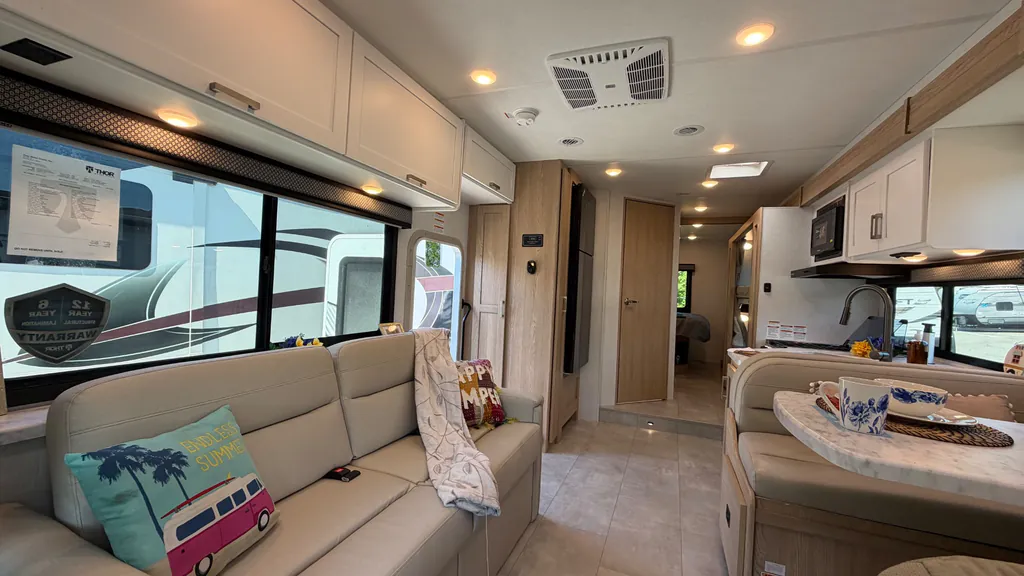 2026 Thor Motor Coach Freedom Elite 31FE, Photos photo 5