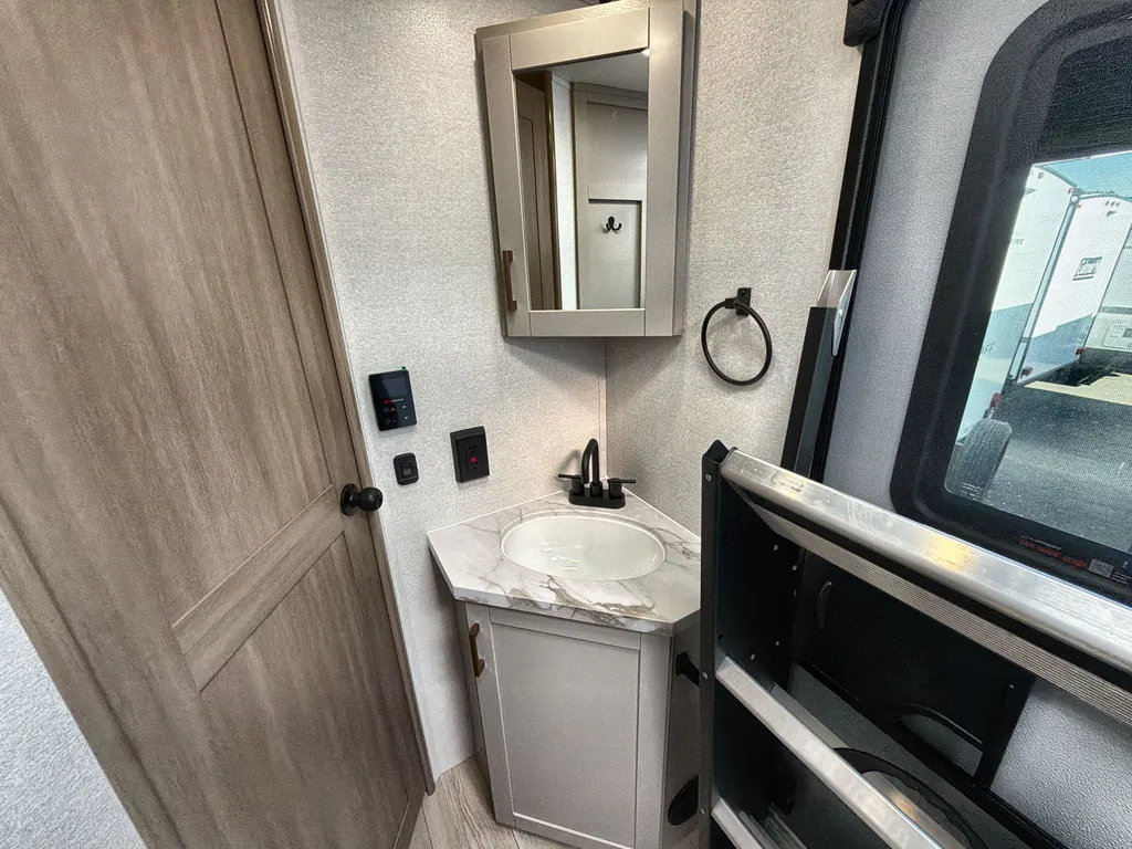 2027 Jayco Jay Feather 29BHB, Photos photo 37