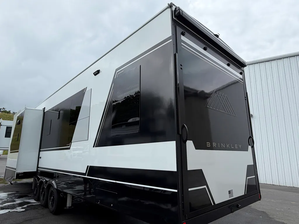 2026 Brinkley Model G 4000, Photos photo 4