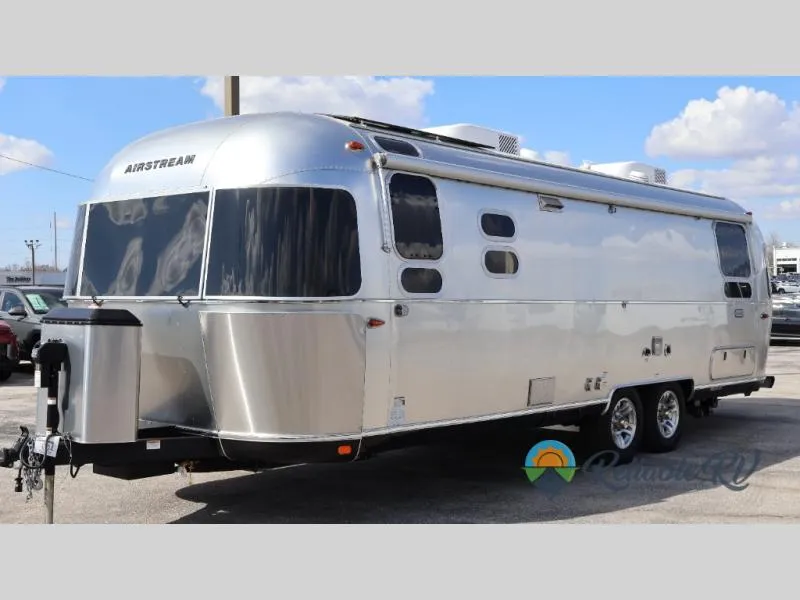 2026 Airstream Classic 28RB - Photo 4
