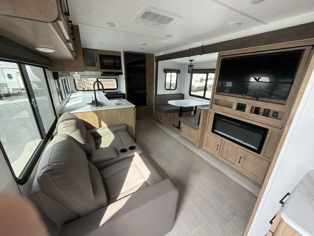 2024 Coachmen Freedom Express Ultra Lite 274RKS, Photos photo 2