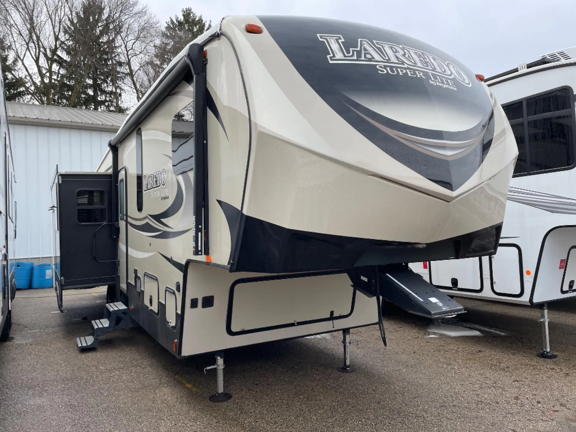 2018 Keystone Laredo 298SRL - Photo 2