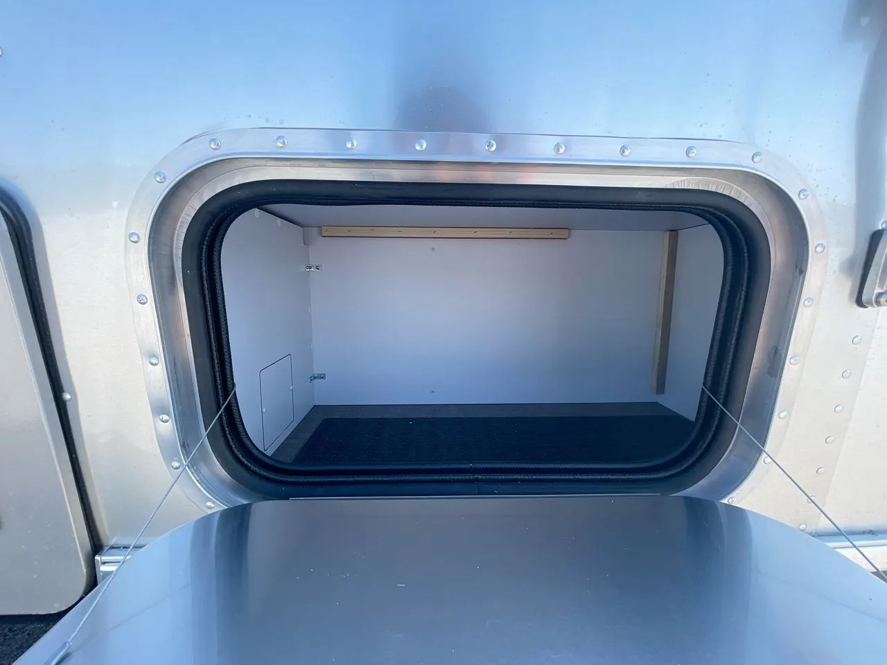 2026 Airstream Flying Cloud 25FB Twin - Photo 4