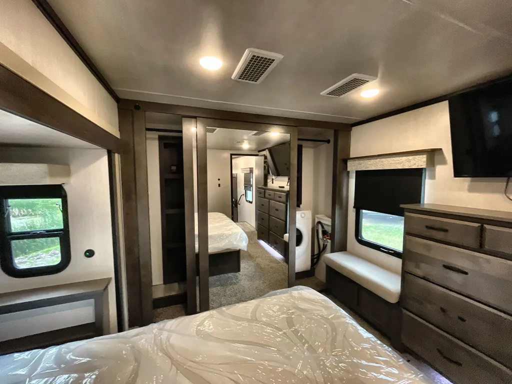 2022 Forest River Cedar Creek Champagne Edition 38EL, Photos photo 19
