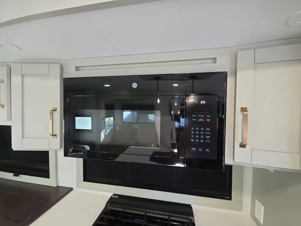 2026 Brinkley Model Z Air 297, Photos photo 8